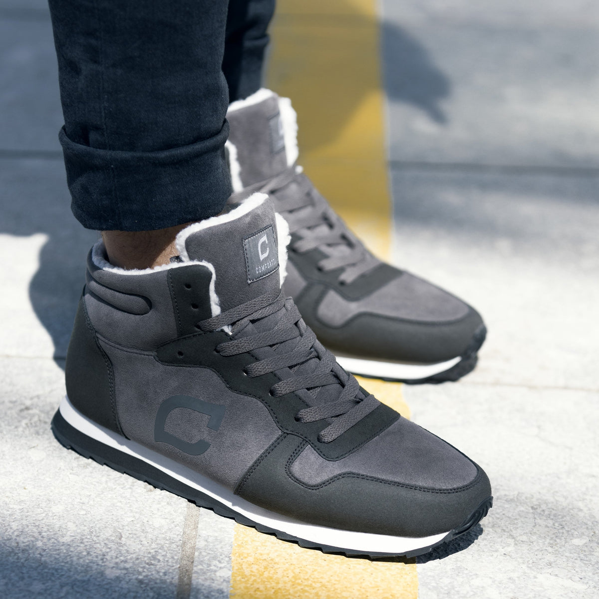 Men's Warm-Lined Winter Shoes – Slip-Resistant High-Top Trainers