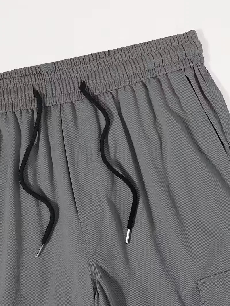 Men's Straight-Leg Cargo Trousers in Black