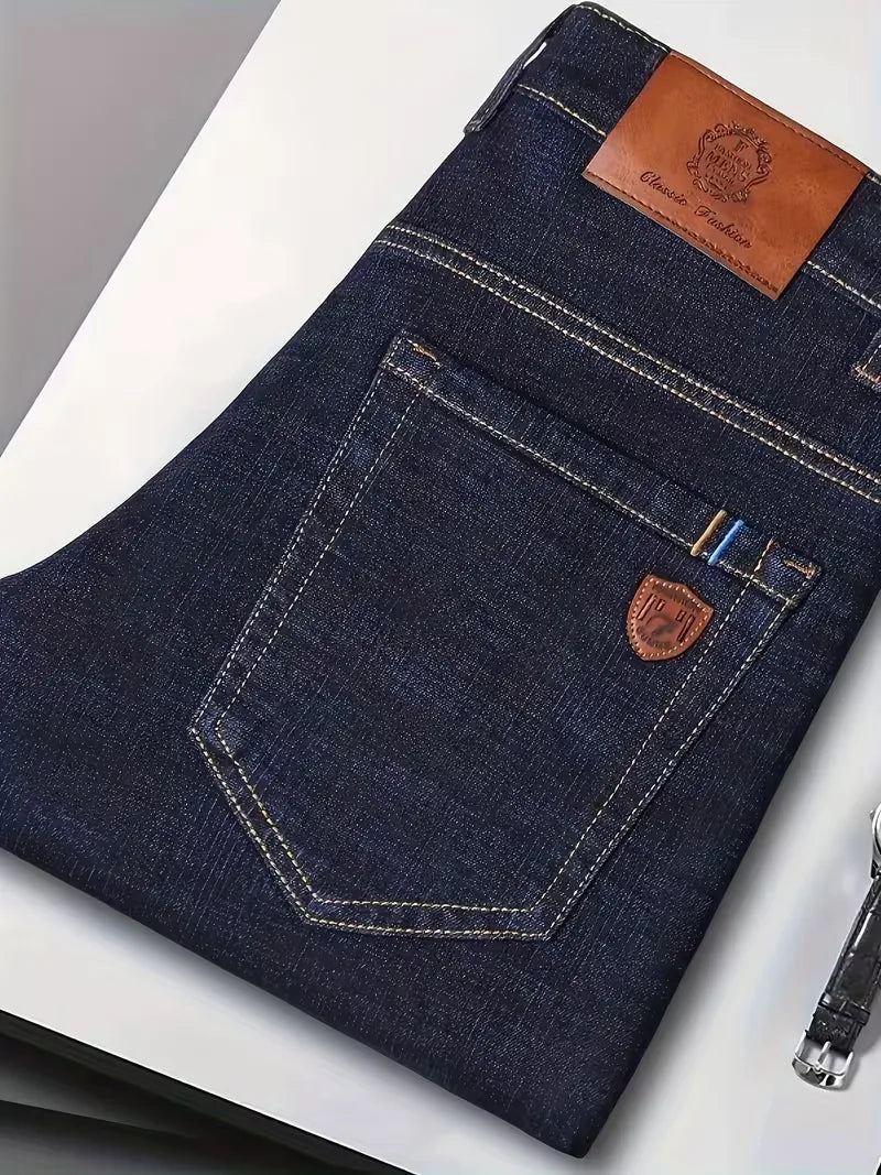 Men's Straight-Leg Jeans with Contrast Stitching