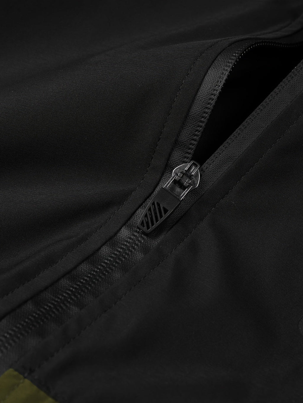 Men's Windproof Jacket with Multiple Pockets