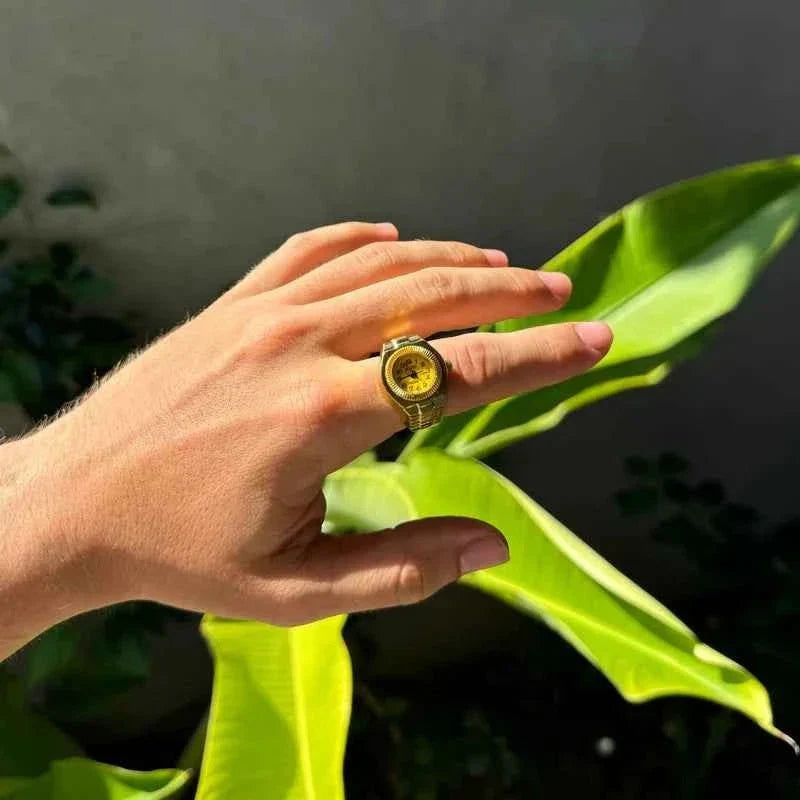 Men's Adjustable Quartz Ring Watch – Polished Metal Finger Watch